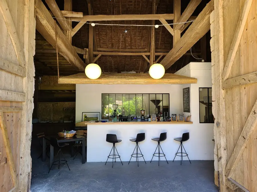 Le comptoir du coffee shop Fleur de Café